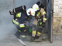 Strażacy OSP z gminy Tomice doskonalili taktykę i ratownictwo podczas ćwiczeń