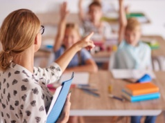 Koniec z darmowymi nadgodzinami. Nauczyciele zyskają jasne zasady rozliczeń