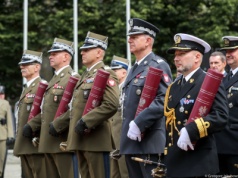 Awans, który przebił szklany sufit. Na wojskowe na salony wrócą marynarze?