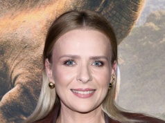 Ta bluzka jest hitem jesieni 2025. Nosi ją Aneta Zając