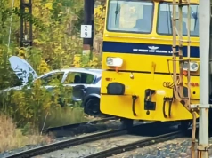Jelenia Góra : Samochód spadł z wiaduktu na tory kolejowe
