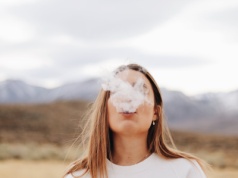 Toksyczne związki w e-papierosach mogą uszkadzać komórki płuc – alarmują naukowcy