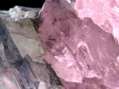 Dwukolorowy diament z Botswany ujawnia geologiczne tajemnice. Ewenement na skalę światową