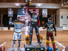 Żużel. Światowe gwiazdy ścigały się w Kalifornii. Bezbłędny występ Pawlickiego