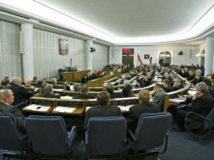 Senat miał dać 60 tysięcy na „literackie” spotkania, których nie było. W tle Fundacj…