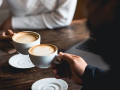 Skandynawski trendy na sycący poranek. Napoje, które ciekawią i zaskakują Polaków