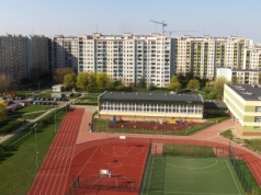 Uczeń zaatakował w podstawówce kolegów i pracownika nożyczkami. Rodzice mówią o "zamiataniu sprawy pod dywan"