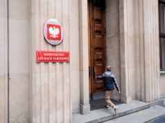 Do przedszkola nie tylko nauczyciel? MEN wycofuje się z kontrowersyjnego pomysłu