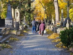 1 listopada 2025 – czy przysługuje wolne w pracy za Wszystkich Świętych? Sprawdź, co mówi prawo