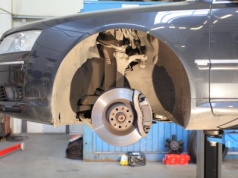 Mechanicy ostrzegają – te zawieszenia są kosztowne. Kupisz tanio, ale drogo naprawisz