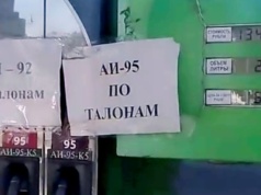 Kryzys paliwowy w Rosji pogłębia się. Te kartki na dystrybutorach zaskoczyły kierowców