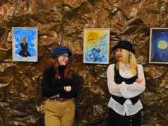 „Urocze i niemoralne” – baśnie braci Grimm oczami młodych artystek