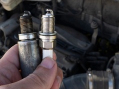 Wymiana świec zapłonowych. Kiedy, jak i dlaczego to robić?