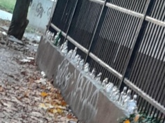 Pokazała smutny widok na tyłach sklepu przy Trockiej. "Obrzydza, jak się tamtędy chodzi"