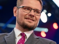 Michał Woś z PiS do sędziów: „Wszyscy won”. Sądy mają być nasze, czyli Prawa i Sprawiedliwości