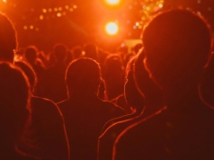 Dwie do trzech godzin – taka jest żywnotność naszej „społecznej baterii”