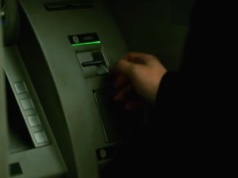 Klientom jednego z banków zaczęły znikać pieniądze. Szereg przypadków w całym kraju