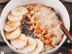 Znudziła ci się owsianka? Ta orzechowa alternatywa odmieni twoje poranki