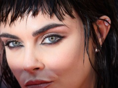 Makijaż z lat 90. znowu jest na topie. Jak nosić grunge make-up?