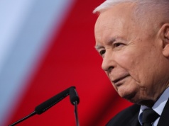 500 zł dla każdego, kto pracuje? "PiS wie, że musi coś ludziom dać"