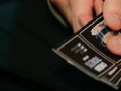 46-latek oszukany podczas kupna biletów. Bezpieczeństwo może zależeć od jednej literki