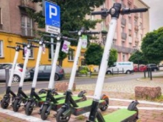 Koniec hulajnogowego chaosu na Woli. Burmistrz zapowiada rewolucję w przestrzeni publicznej