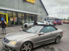 Potrąciła staruszkę przed Biedronką (ZDJĘCIA)