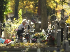 Wszystkich Świętych 2025. Jaka jest różnica między 1 a 2 listopada?