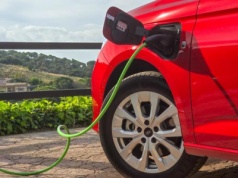 Hybrydy plug-in emitują prawie tyle co samochody spalinowe. Nowy raport nie pozostawia złudzeń