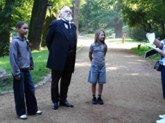 Adam Kubaszewski - gołuchowski ogrodnik - edukuje współczesne pokolenia w gminie Gołuchów