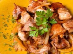 Dziadek robił po każdym świniobiciu. Zwykły gulasz może się schować