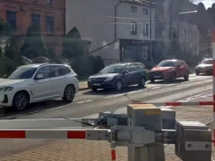 Pociągi jadą, samochody stoją. Przejazd kolejowy na ul. Jankego będzie często zamykany