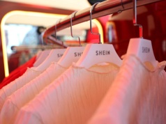Szwedzka marka idzie na wojnę z Shein. Stawką może być przyszłość branży