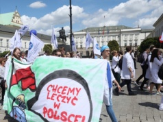 48 000 zł miesięcznie. Padła pierwsza propozycja limitu dla zarobków lekarza