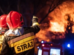 Kłęby dymu widać z kilku kilometrów. Potężny pożar hali