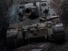 „Tańczy jak Napoleon”. Dowódca pokazuje mapy sztabowe i psa