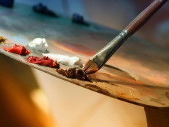 Płacą artystom 1500 euro bezwarunkowo. Chcą wprowadzić to na stałe