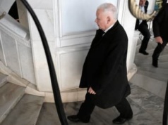 Afera wokół działki pod CPK. PiS zawiesza dwóch posłów