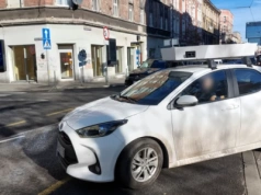 Auto ze „skrzynią” na ulicach Katowic. Liczy samochody na miejscach postojowych