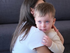 Wychowujemy "pokolenie emocjonalnej powodzi". Krzywdzimy dzieci przez naszych rodziców