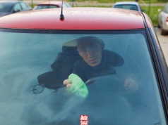 Tak pozbędziesz się zaparowanych szyb w samochodzie. Działa prosta domowa sztuczka