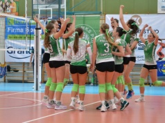 Młode siatkarki na zwycięskim szlaku