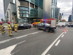 Kolizja na Rondzie ONZ. Obaj kierowcy mieli wjechać na zielonym świetle. Po raz kolejny takie zdarzenie w tym miejscu