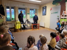 Bochnia: Policjanci odwiedzili przedszkole, rozmawiali o bezpieczeństwie