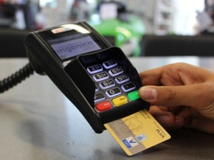 Nigdy nie popełniaj tych błędów przy płaceniu kartą. Konsekwencje mogą być opłakane