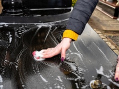 To dlatego ma wymytych nagrobkach powstają brzydkie smugi. Wielu popełnia ten błąd