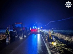 Tragiczny wypadek z udziałem ciągnika. 50-letni pieszy zginął potrącony przez BMW