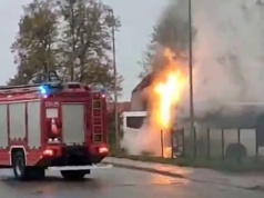 Pożar autobusu przy Aldi. Ogień pojawił się nagle