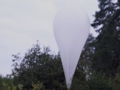 Jak Białoruś wykorzystuje balony. Tłumaczą byli przemytnik i pogranicznik