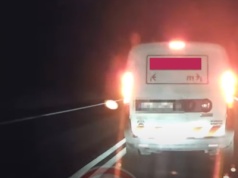 Nowy samochód brutalnie hamuje przed fikcyjnymi przeszkodami. To wielkie zagrożenie